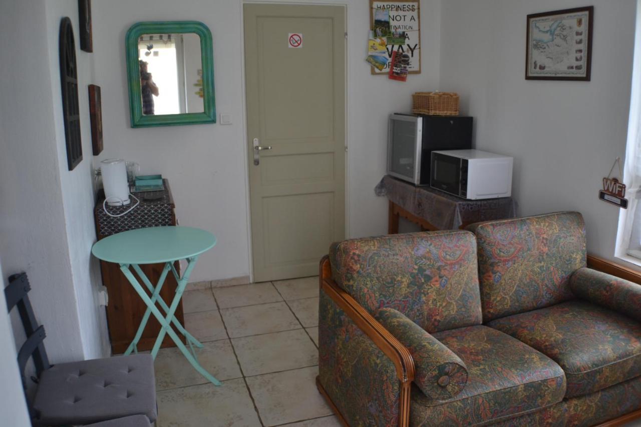 Lubersac Accommodation A La Ferme מראה חיצוני תמונה
