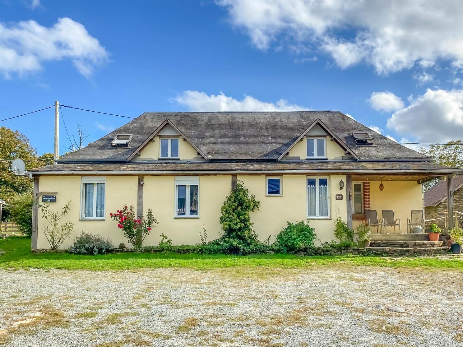 Lubersac Accommodation A La Ferme מראה חיצוני תמונה